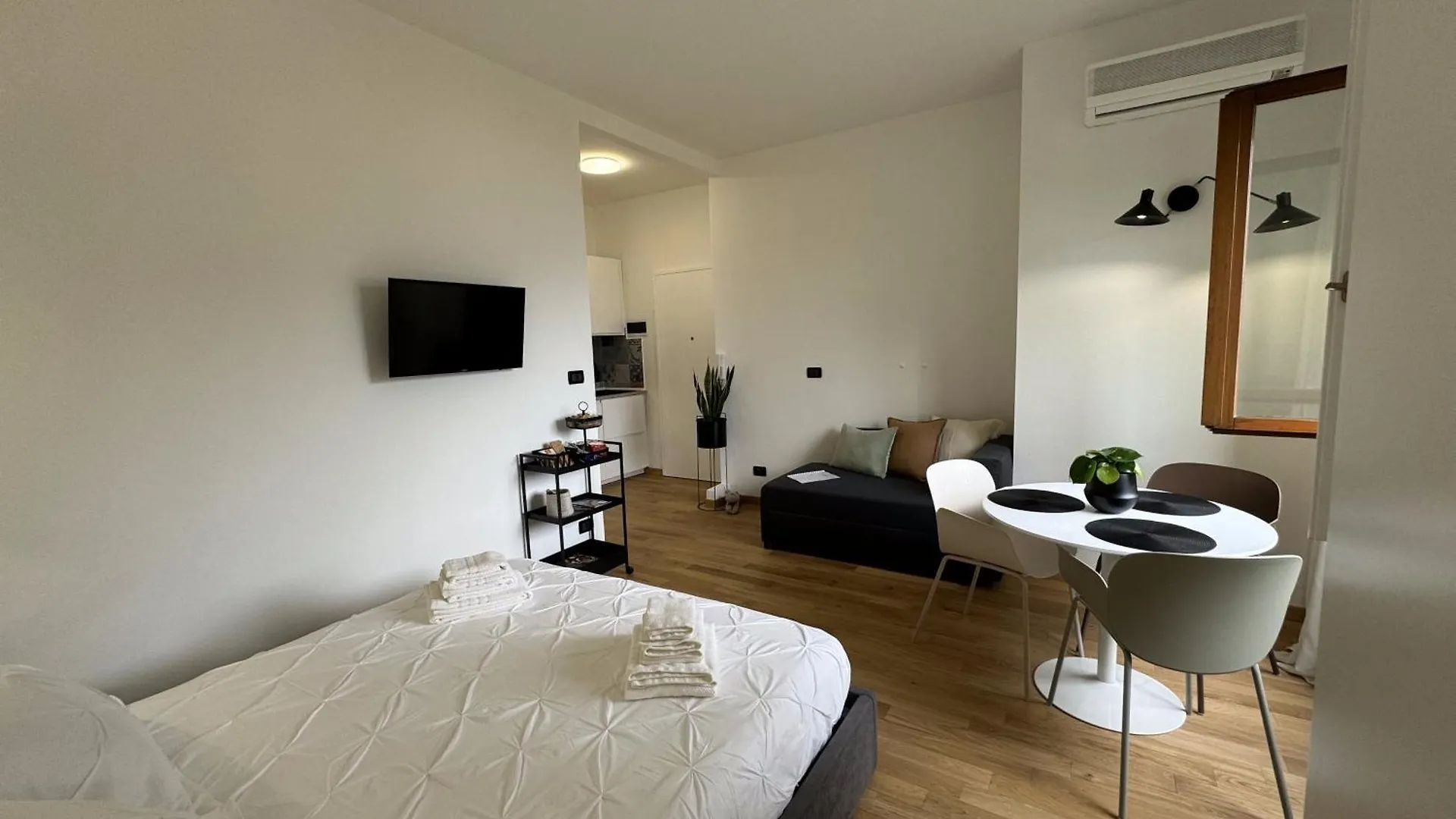 Hi15 Apartment Parcheggio Gratuito Como Italy