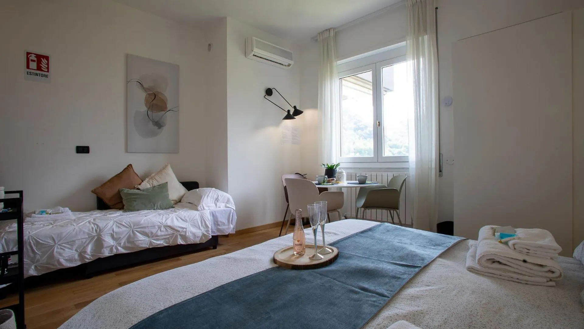 Hi15 Apartment Parcheggio Gratuito Côme 0*,  Italia
