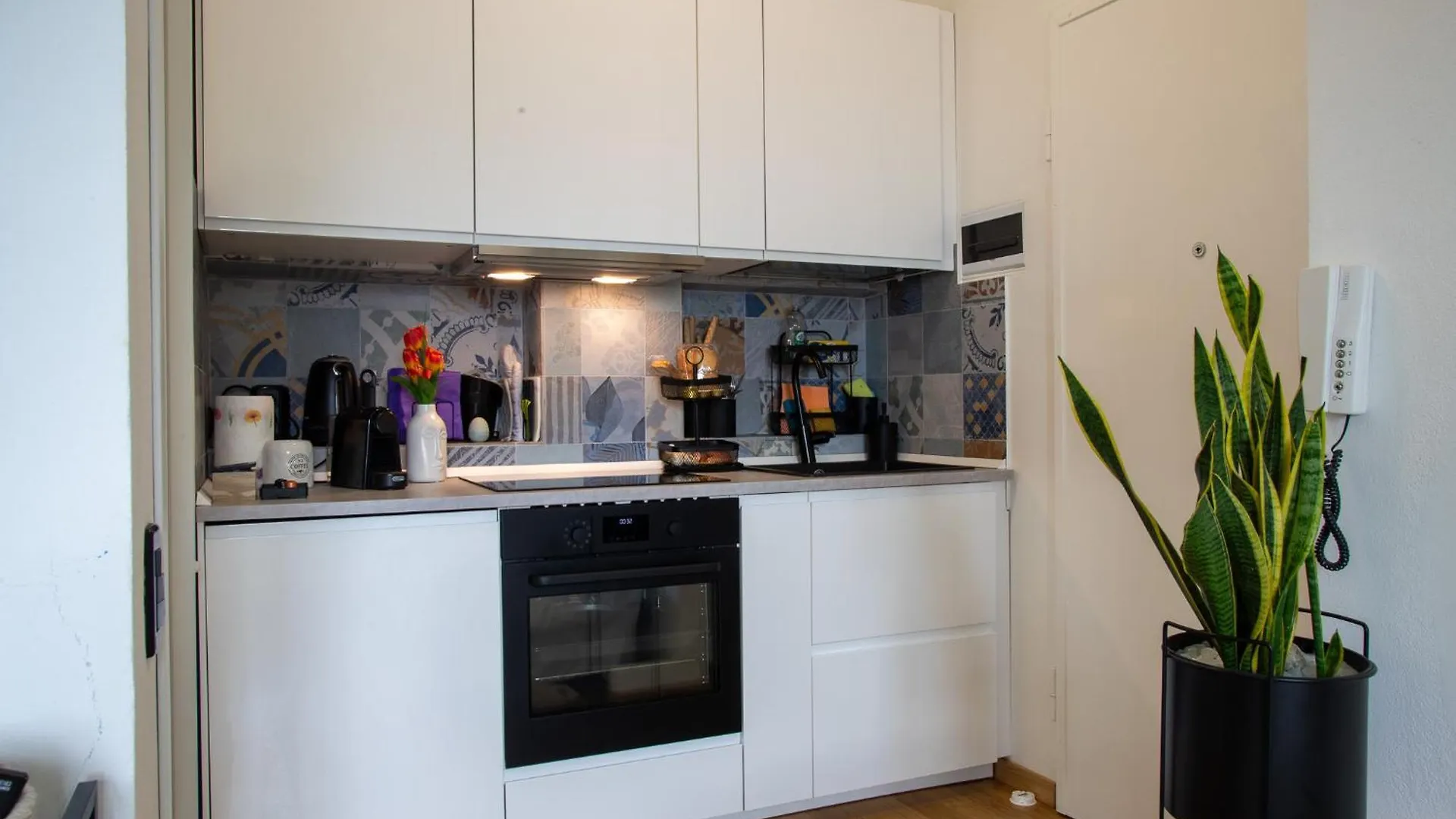 Hi15 Apartment Parcheggio Gratuito Como 0*,  Italy